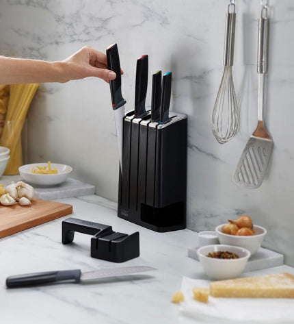 Elevate knife block with 5 knives