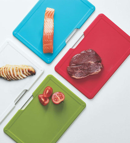 Folio gift set: 4-piece silver cutting board set with chef's knife