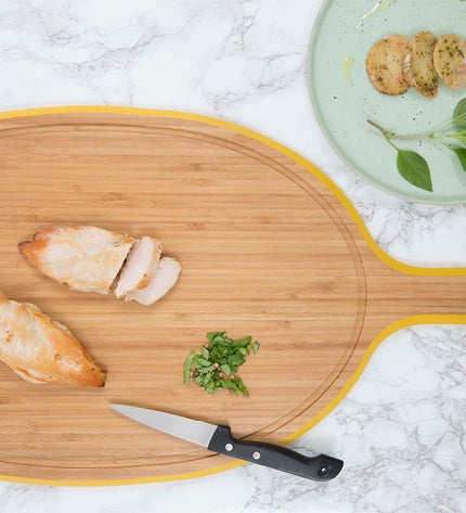 Cutting board 57 x 31 cm with handle and juice groove