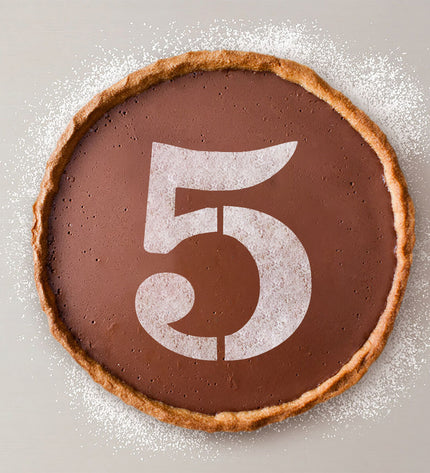 Algon Taartsjabloon Cijfer 5, set of 36, flexible baking mold for cake decoration, in yellow with number 5 shape.