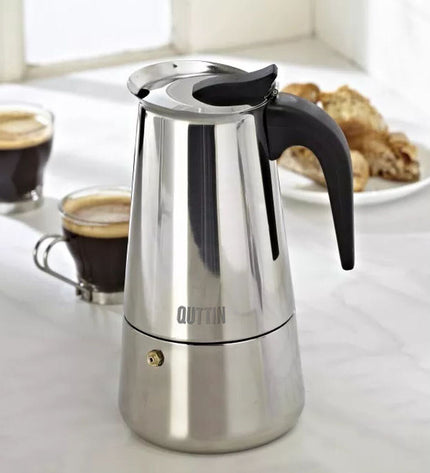 Quttin Italiaanse koffiepot set with 9 cups, traditional stovetop espresso maker for rich coffee brewing in a kitchen setting.
