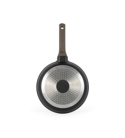 Set of six Quttin leather-bruin and zwart aluminium pans, 24 cm diameter, for kitchen and cooking use.