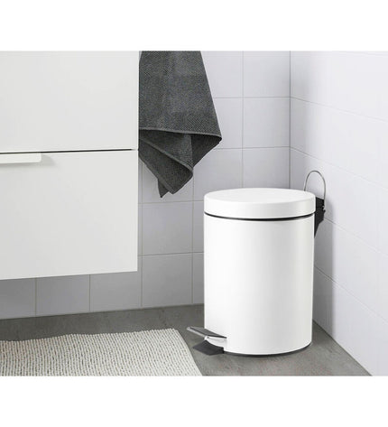 Six white 5L Confortime Pedaalemmer compost bins for home kitchen storage and waste organization.