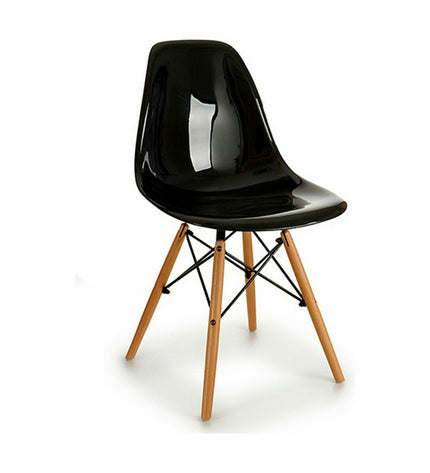 Set of four black Kirk kitchen chairs by Gift Decor, with sturdy metal legs and modern design, measuring 53x82x47 cm.