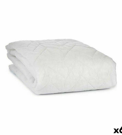 White matrasbeschermer gift decor, 135x190 cm, protecting mattress with a smooth, clean fabric surface in a home decor setting.
