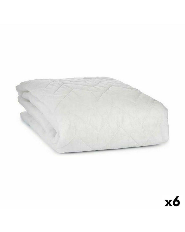 White matrasbeschermer gift decor, 135x190 cm, protecting mattress with a smooth, clean fabric surface in a home decor setting.