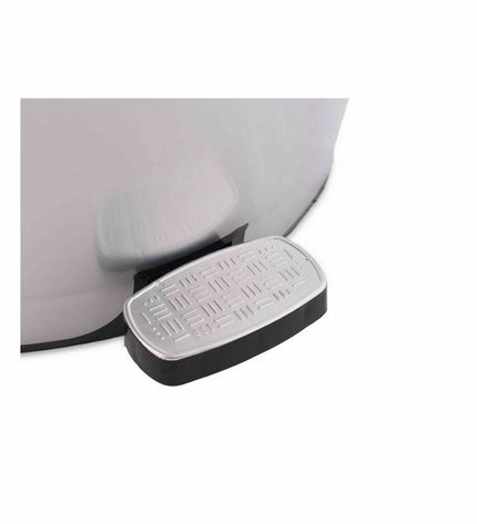 Six silver plastic pedal bins from Berilo, 6 L each, for household storage and kitchen organization.