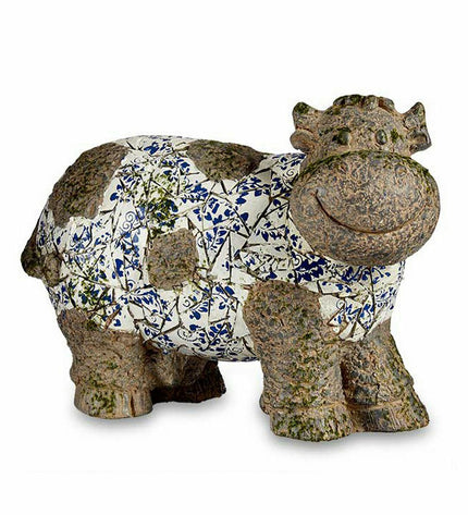 Two Ibergarden polyresin garden cow figures, decorative outdoor yard ornaments, measuring 18.5x33.5x46.5 cm.