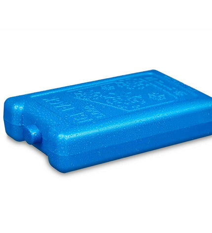 Leknes Kou-accumulator 500 ml set for camping and outdoor activities, showing 12 compact containers in a natural outdoor setting.