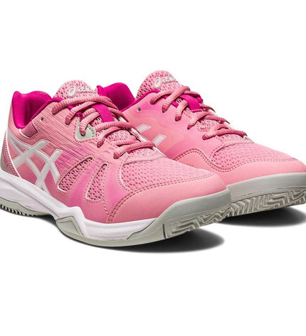 Children's Asics Gel-Pádel Pro 5 Gs pink padel tennis shoes with breathable mesh and supportive sole, designed for young players.