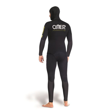 Omer Neoprene Omer Odino 5mm wetsuit in black, designed for water sports and outdoor activities, close-up of the wetsuit material