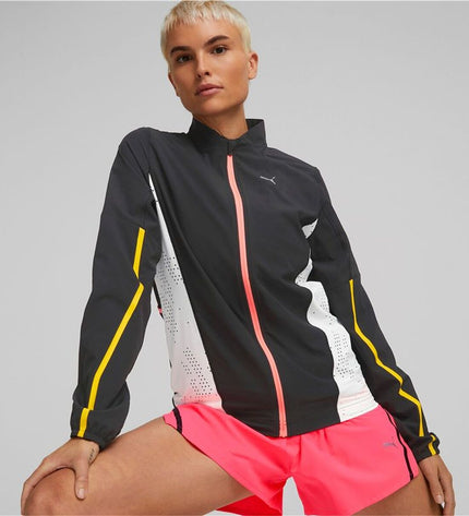 Dames sportjack by Puma in zwart, suitable for outdoor activities, lightweight, with a fitted design and sporty style.