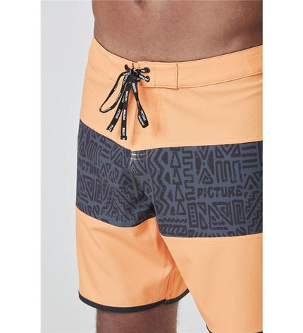 Picture Andy 17 men's light brown swim shorts for sports and watersports, featuring a comfortable fit and sporty design.