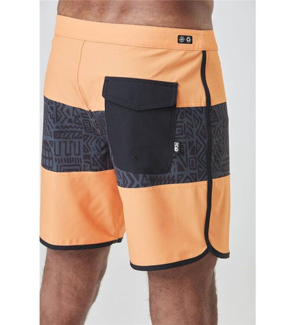Picture Andy 17 men's light brown swim shorts for sports and watersports, featuring a comfortable fit and quick-drying fabric.