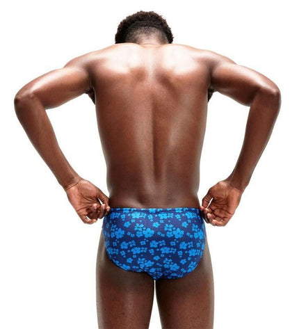Blue men's Speedo swim trunks for water sports, featuring a sporty design and quick-drying fabric, ideal for swimming and outdoor activities.