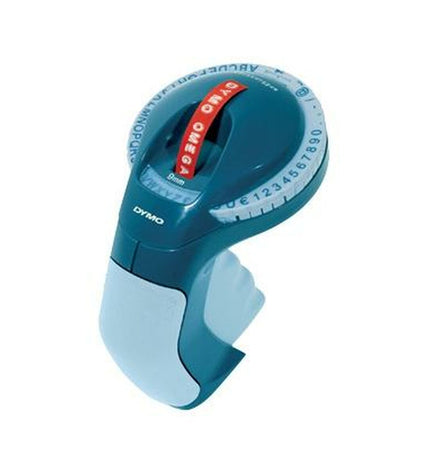 Dymo Omega handmatige labelmachine with six labels, used for office labeling and organization.