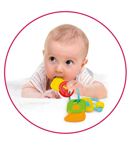 Set van drie Winfun babyspeelgoed in zachte kleuren, geschikt voor jonge kinderen, inclusief diverse zachte speelstukken.