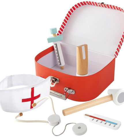 Woomax speelgoed dokterstas with medical accessories, including stethoscope, syringe, and tools, for imaginative play.