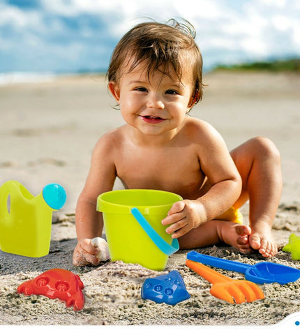 Colorbaby polypropyleen strandspeelgoedset with 18 colorful pieces for outdoor play and fun sports activities.