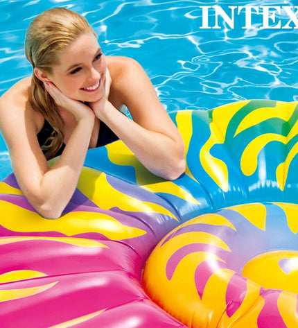 Set of four Intex inflatable shell-shaped mattresses, 15.7 x 25 x 12.7 cm, designed for outdoor play and water fun.