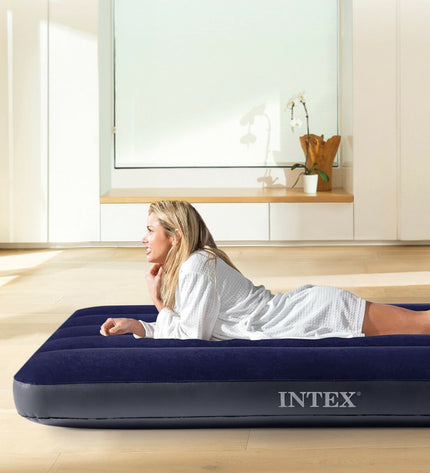 Set of four Intex Classic Downy air mattresses for camping, 76 x 25 x 191 cm, suitable for outdoor and outdoor activities.