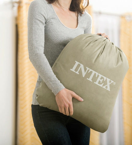 Six Intex Cozy Kidz air mattresses for children, 88 x 18 x 157 cm, suitable for camping and outdoor activities.