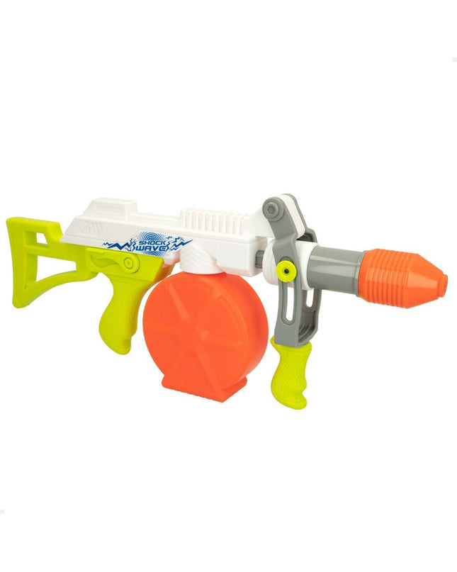 Two Lanard water pistols with 650 ml capacity, shown in a playful outdoor setting, perfect for kids' outdoor fun.
