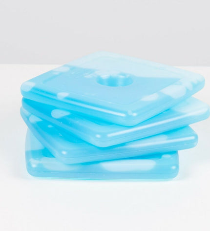 Set of 12 blue Kou-accumulator Aktive batteries for outdoor, camping, and hiking gear, measuring 13.5 x 12.5 x 1.5 cm.