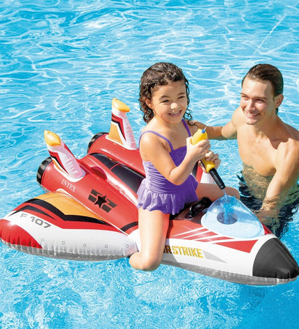 Six Intex inflatable airplane mattresses, 117x117 cm, designed for water play and outdoor fun, with water pistols included.