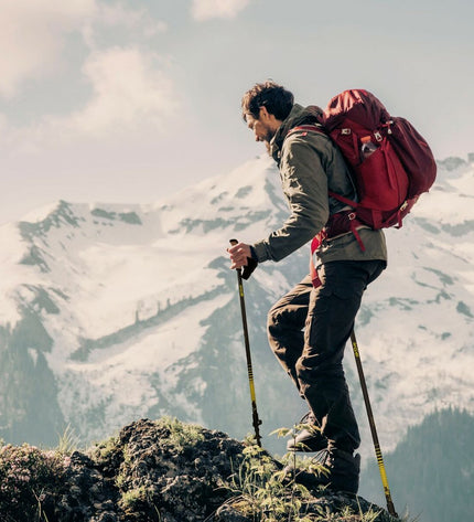 Pair of Aktive trekking trekking poles, 135 cm, with adjustable handles and wrist straps for outdoor hiking and camping.