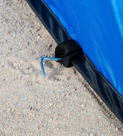 Aktive Strandtent Aktive polyester outdoor tent with blue and beige fabric, set up outdoors for camping or beach activities.