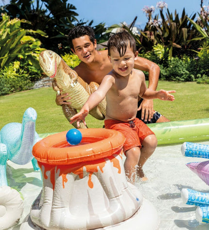 Intex PVC watersproeier toy for outdoor play, featuring a large 201 x 36 x 201 cm water spray playset for kids.