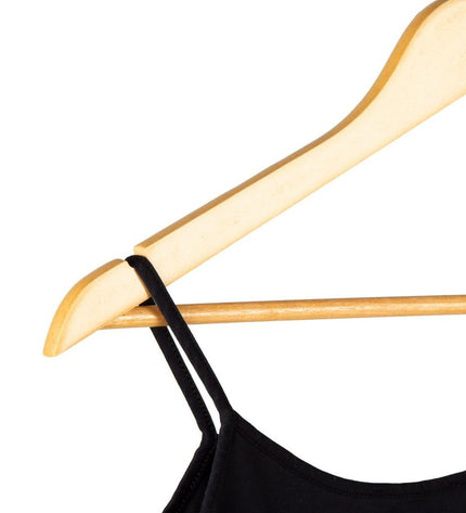 Set of four Max Home wooden and steel hangers from the Kleerhangerset, measuring 44.5 x 23 x 1 cm, with 20 parts for storage.
