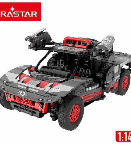 Audi Bouwspel auto with 432 parts, featuring detailed plastic pieces for assembling an Audi toy car, on a white background.