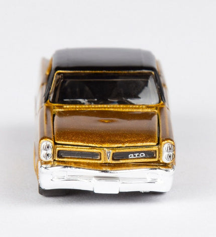 Set of 5 Bburago 1:64 scale toy cars, detailed miniature vehicles for play and collection in a variety of models.