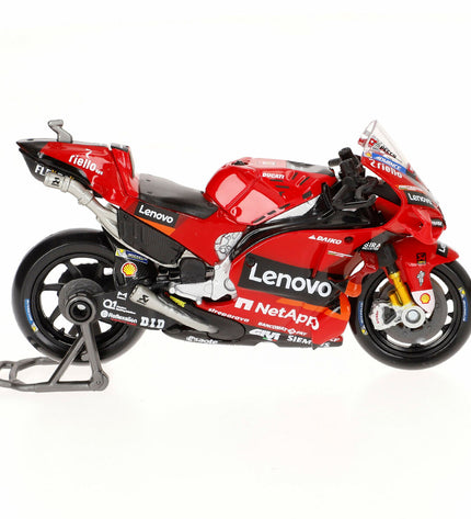 Maisto toy motorcycle model measuring 11x6x3 cm, detailed miniature vehicle for play and collection.