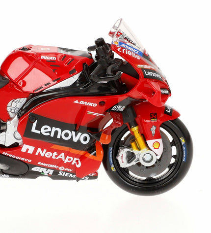 Maisto toy motorcycle, detailed miniature vehicle, measuring 11x6x3 cm, suitable for children’s play and collection.