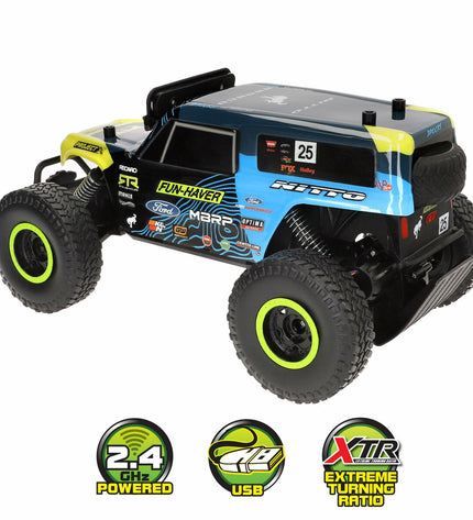 Two Maisto remote-controlled police cars, each measuring 35 x 16 x 20 cm, designed for play and outdoor fun.