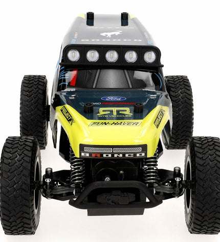 Pair of Maisto remote-controlled police cars, 35x16x20 cm, toy vehicles with detailed police design, perfect for kids' play.