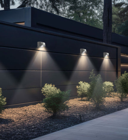 Set of six Aktive solar-powered spotlights for outdoor garden decoration, measuring 10 x 8 x 5 cm each.