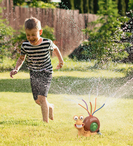 Colorbaby plastic watersproeier toy for outdoor play, measuring 25x16x9 cm, designed for kids' water games and outdoor fun.