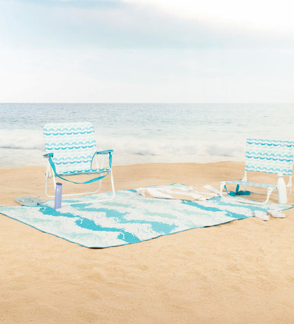 Set of six Aktive PEVA beach towels, 200 x 150 cm, in vibrant colors, ideal for home, bathroom, and outdoor use