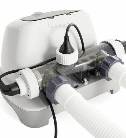 Pair of Intex zoutchlorering systemen for garden pools, jacuzzis, and pool accessories, with control panels and tubing visible.