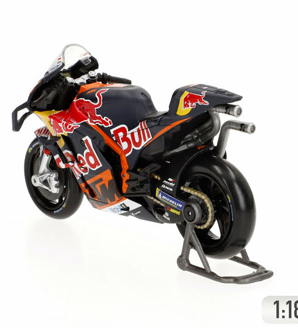 Maisto toy motorcycle model measuring 12x8x4 cm, detailed miniature vehicle for play or collection.