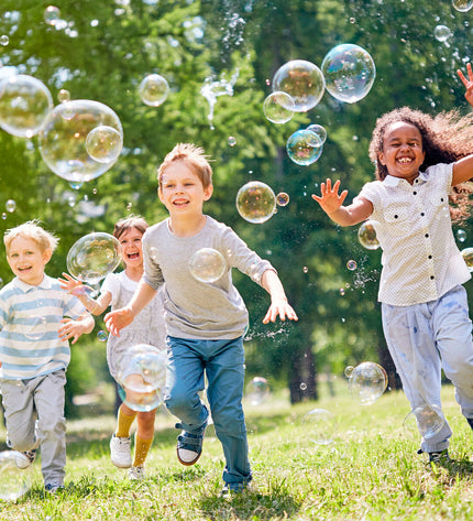 Colorbaby Bellenblaas speelgoed set with six colorful bubble wands, perfect for outdoor play and games.