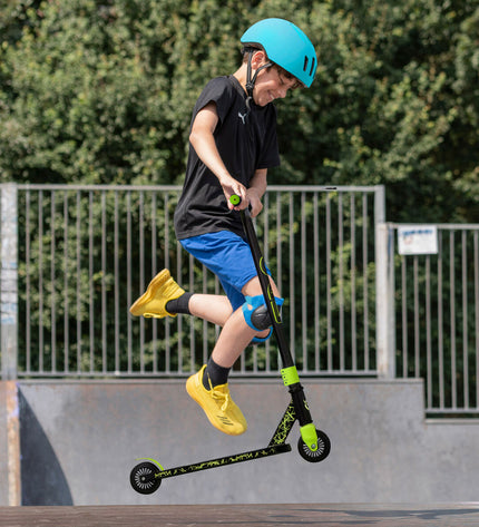 Two EVO Step EVO toys for outdoor sports and play, featuring colorful step platforms suitable for children’s active outdoor activities.
