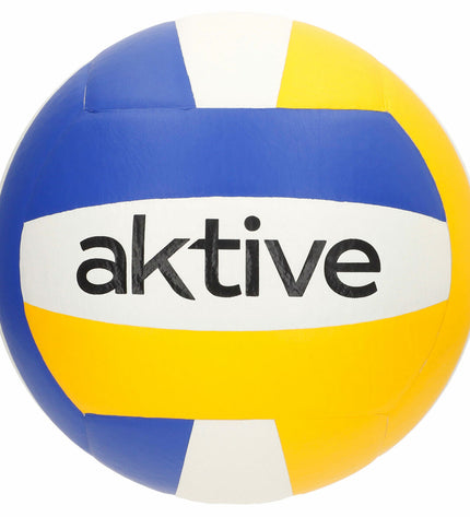 Aktive volleybal for sport and outdoor use, showing a close-up of the volleyball with brand logo and textured surface.