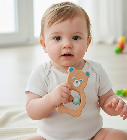 Set of four Woomax baby rattles measuring 13.5x9.5x4.5 cm, colorful and safe toys for young children to play and explore.