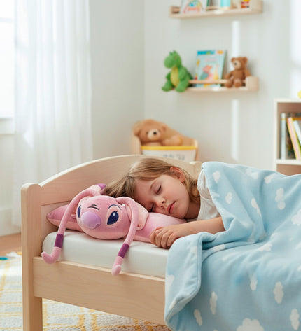 Set of four Stitch plush toys made of soft polyester, perfect for cuddling and play in the speelgoed en games category.