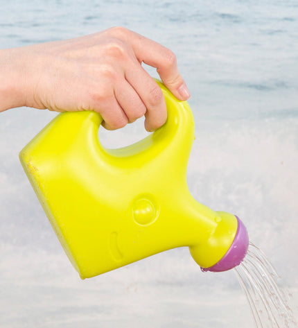Colorbaby strand speelgoedset with 12 colorful pieces, ideal for outdoor play and sports, measuring 18 x 17 x 18 cm.